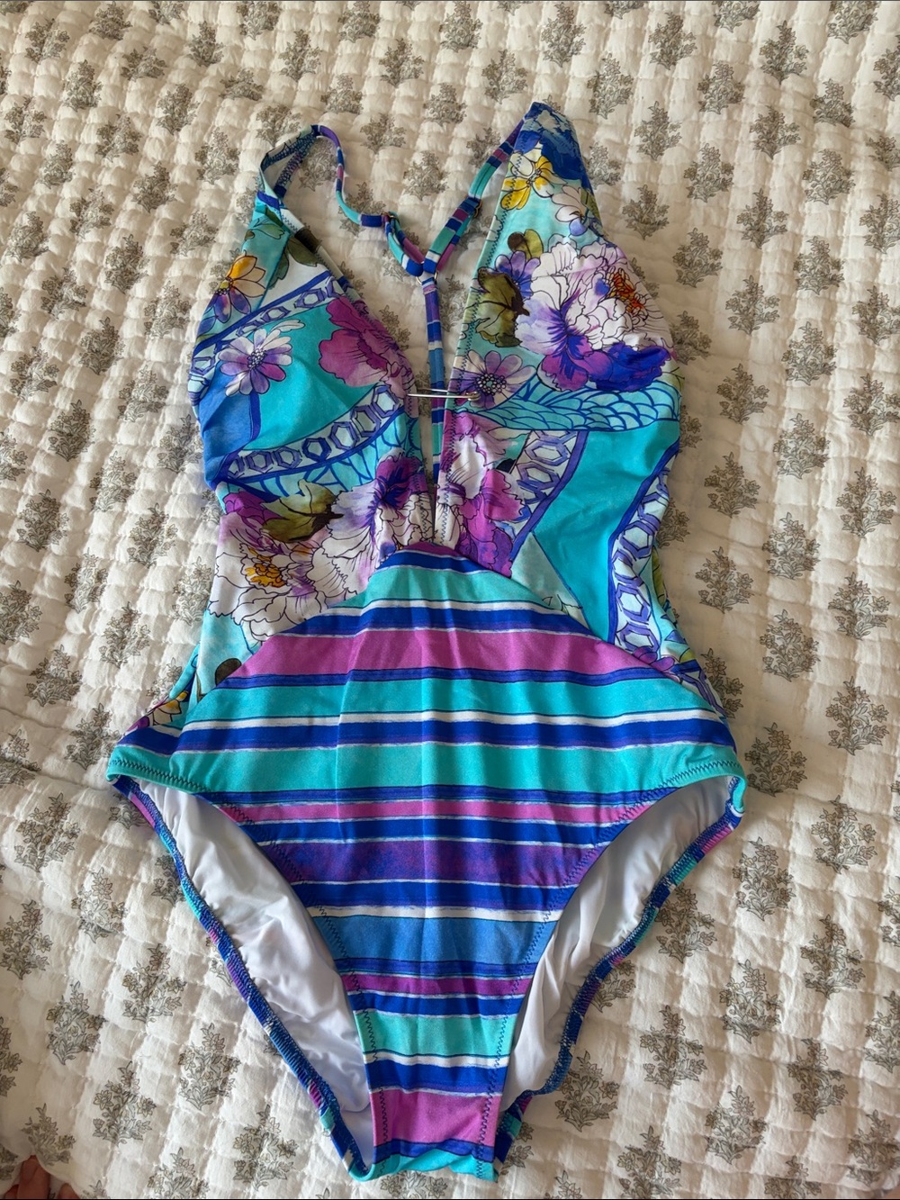 GOTTEX WOMEN SIZE 6 with padding and adjustable pads unworn